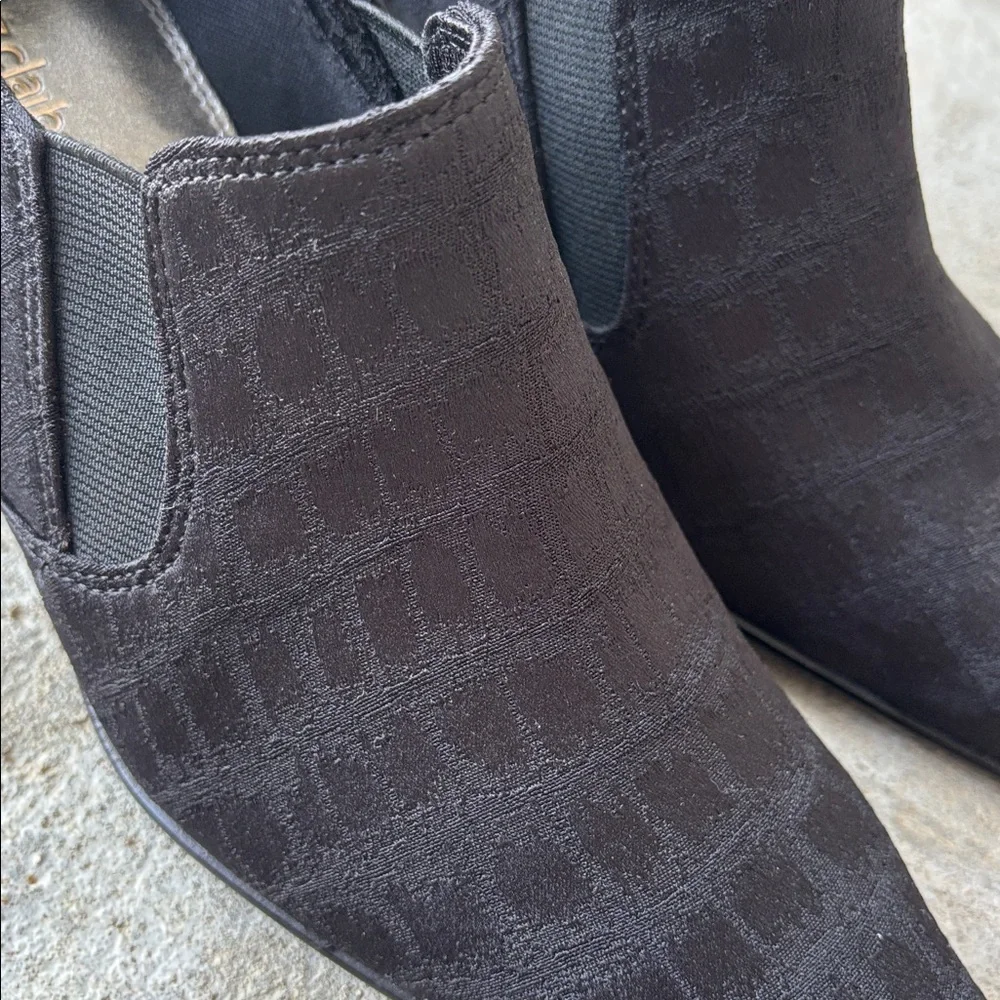 Liz Claiborne Black Patterned Booties